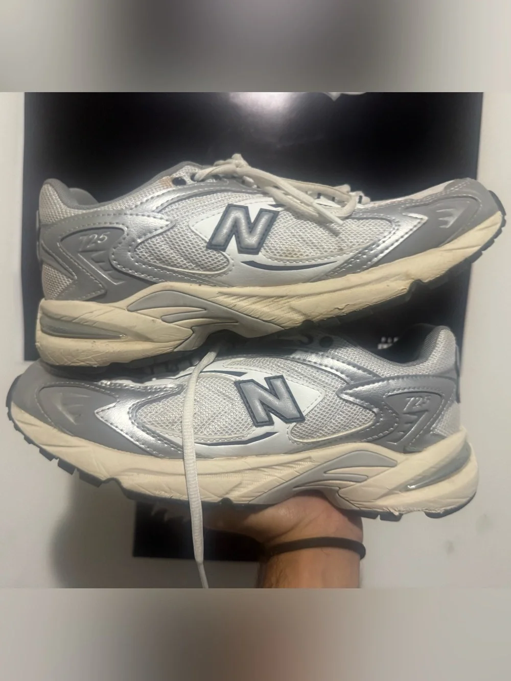 New Balance 725 metallic silver slate grey & cream size 9 men